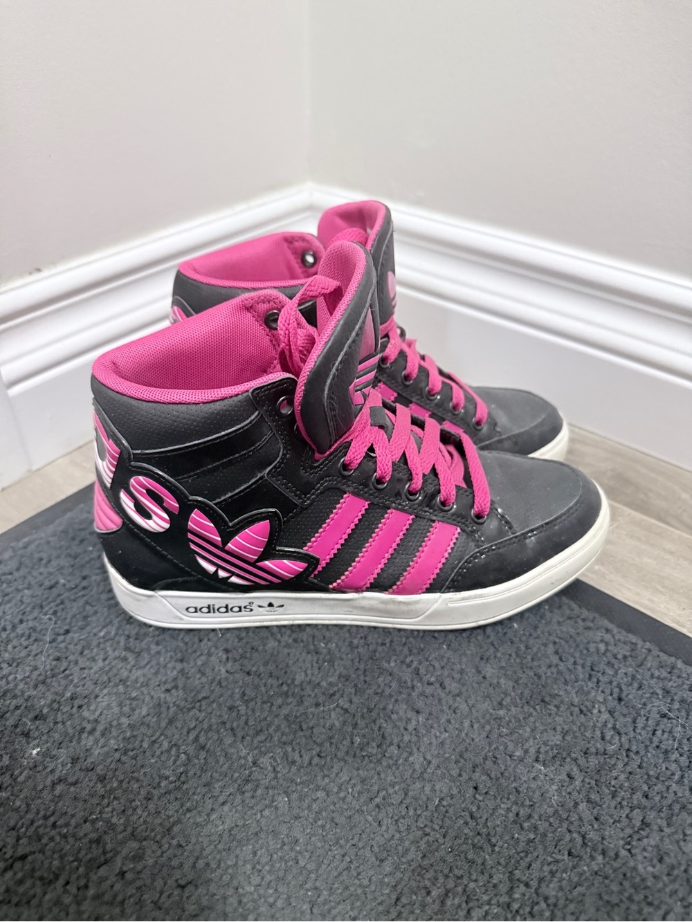 Adidas Kids High-Top Sneakers in Black & Hot Pink